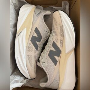 New Balance FuelCell v5 Women’s Running Shoes - Size 6.5